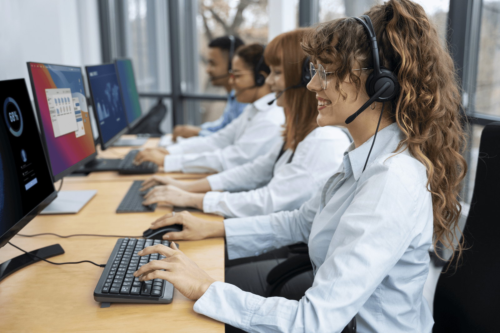 people-working-call-center (1)