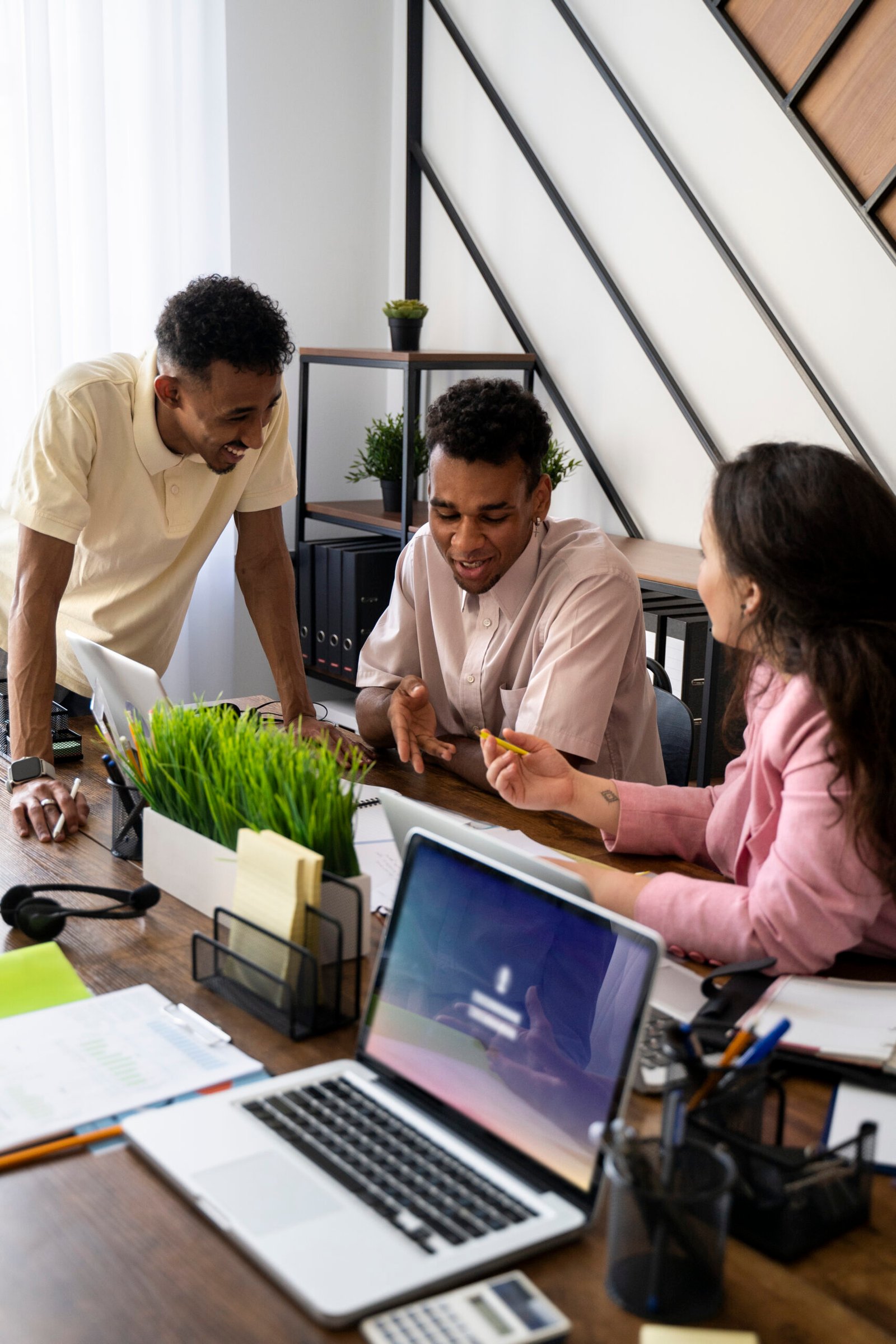 side-view-people-working-together